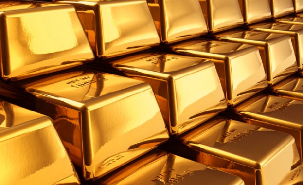 Цената на златото падна до рекордни нива