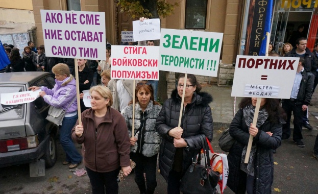 Варненци протестират срещу тоталната забрана за коли в Морската градина