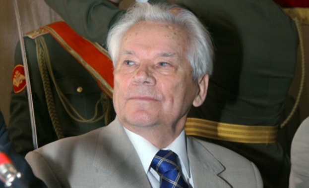 Почина легендарният оръжейник Михаил Калашников