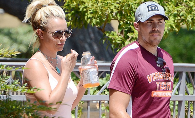 Бритни заби адвокат