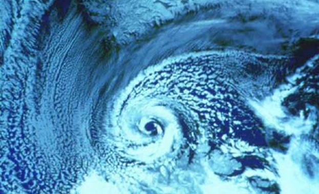 Поредният циклон приближава Индия, 27 000 човека са евакуирани  