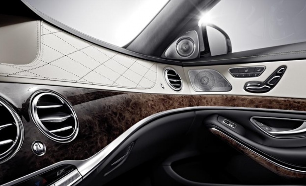 Политици с чисто нови мерцедеси S класа