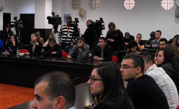 Втори опит за среща на Клисарова със студентите (обновена)