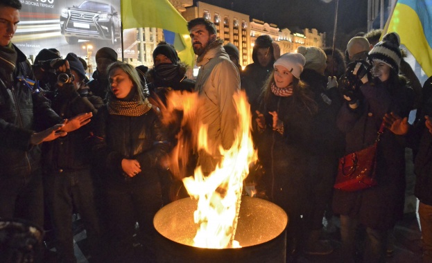 В Киев запалиха колата на канадски дипломат  