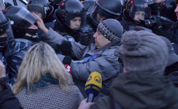 ЕК призова Киев да не използва сила срещу мирните демонстранти 