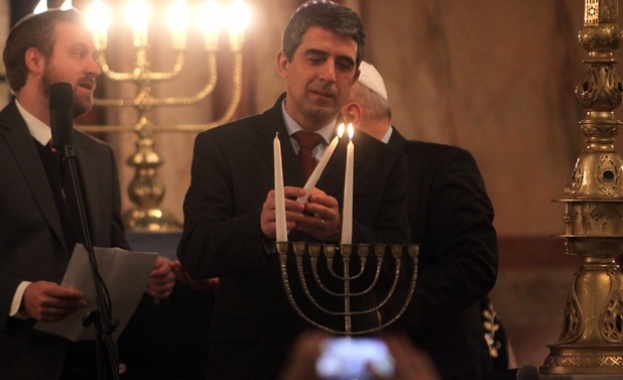 Палят свещите на Ханука