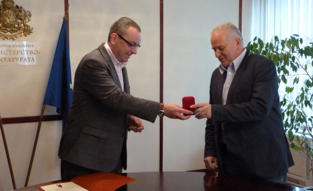 Доц. д-р Костадин Кисьов бе удостоен със „Златен век"