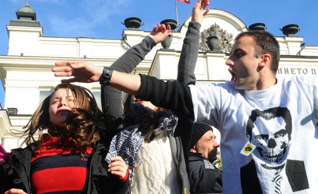 Ранобудните готвят национален протест за Коледа