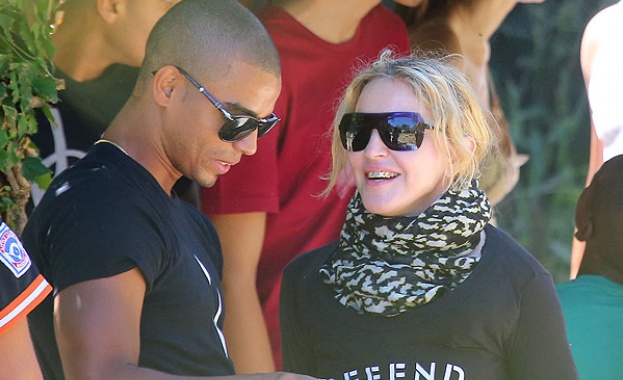 Мадона се разделя с младия си любовник?