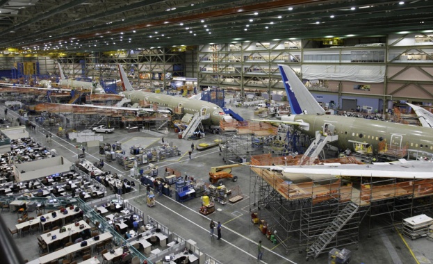 Boeing вдига завод за 10 млрд. долара