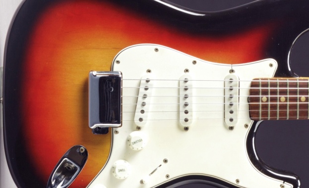 Продават на търг китарата на Боб Дилън 