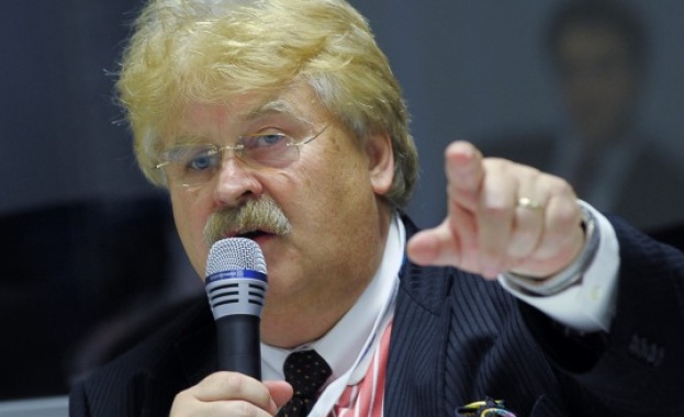 Германски евродепутат поиска от румънците и българите пръстови отпечатъци 