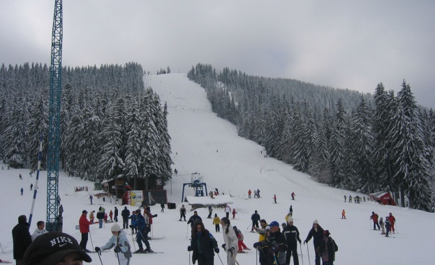 Отчитат масови анулации и нулеви резервации От днес големите ски