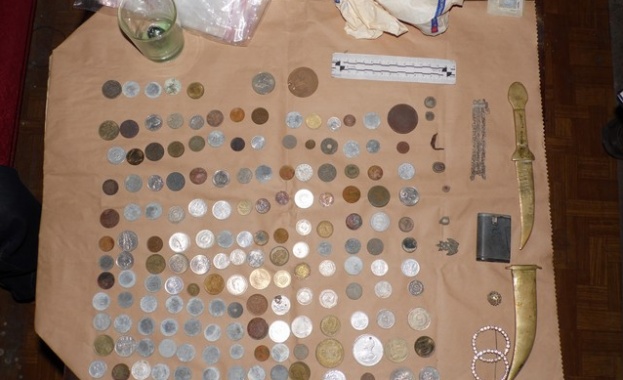 Служители на СДВР спипаха иманяри в крачка