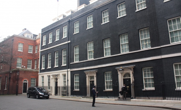 Българи протестират под прозорците на Камерън 