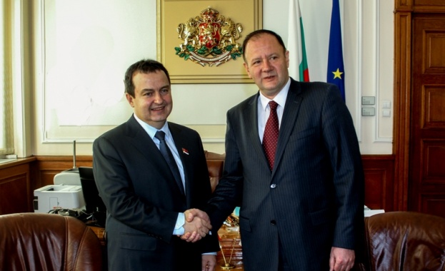 Миков се срещна със сръбския премиер Ивица Дачич 