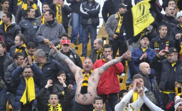 Пловдивското дерби остана без пироефекти 