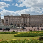 Асистент по кетъринга крадял медали и снимки от Бъкингамския дворец