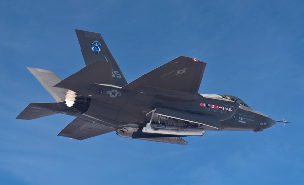 Руски изтребител прихвана американски разузнавателен самолет край Крим