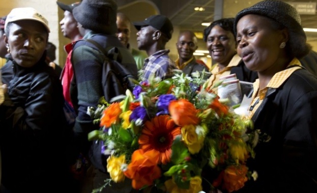 За три дни - 100 000 се поклонили пред Мандела в Претория