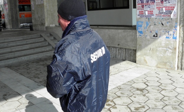 Младеж разби поликлиниката в Благоевград