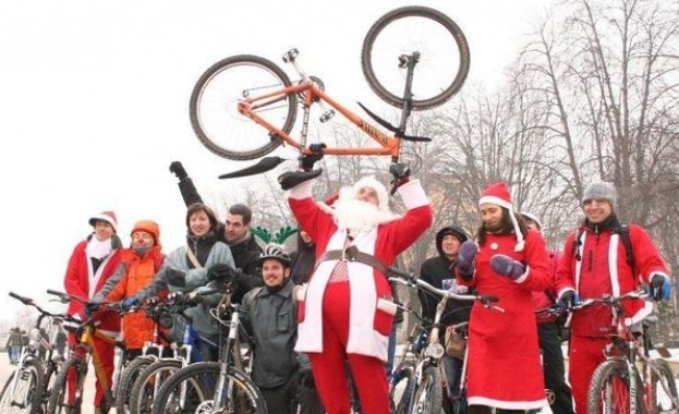 С Дядо Коледа на колело 