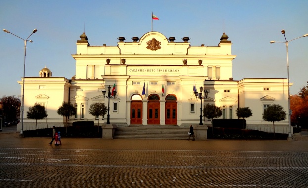 Депутатите гласуваха закон за публичност на доклада за КТБ