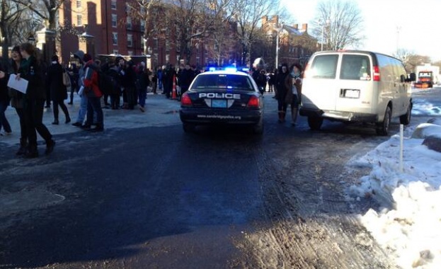 Евакуираха 4 сгради в Харвард заради съмнения за експлозиви