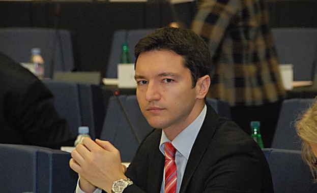 Вигенин призова Острова да излъчва положителни послания