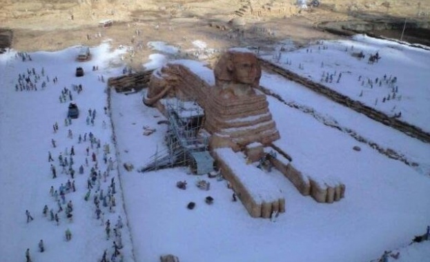 Снимките на заснежените пирамиди се оказаха фалшиви 