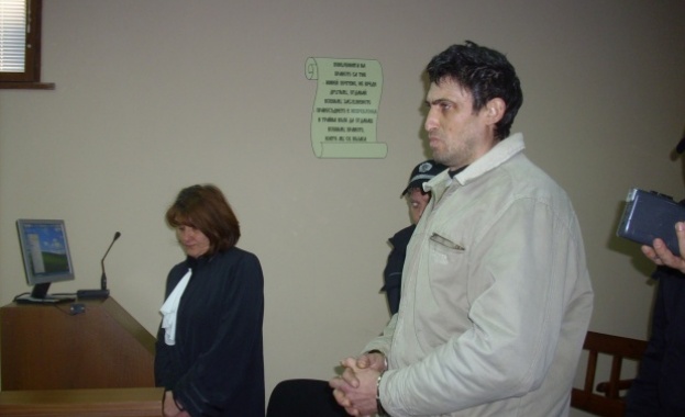 12 години затвор за баща, блудствал със сина си