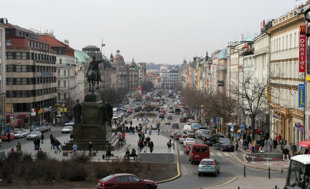 Чешкият парламент удължи извънредното положение в страната до 12 декември 