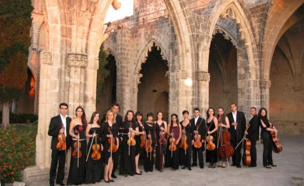 Марио Хосен и големи оперни певци на коледно турне 