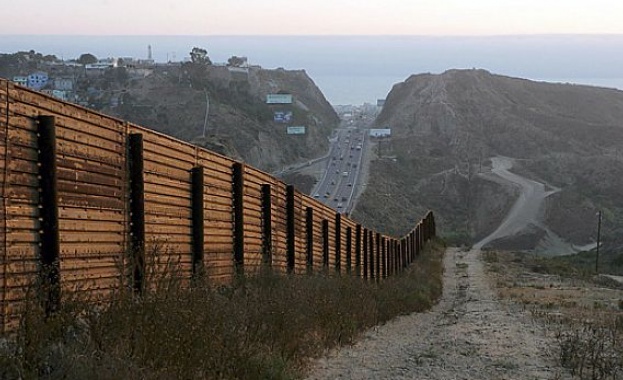 Тръмп изпрати войници да пазят границата с Мексико