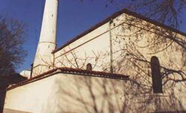 Пожар избухна в джамията във Варна