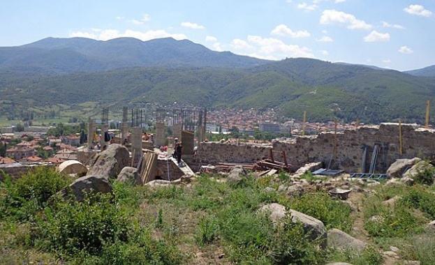 Вдигат сватби в крепостта на гълъба 