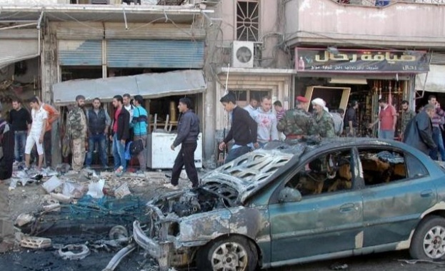 Кола гръмна пред училище, пет деца са убити 