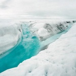 Откриха голям кратер в ледената покривка на Гренландия