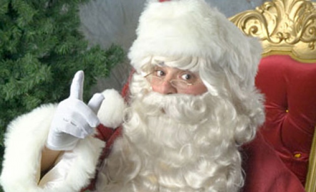 Дядо Коледа потегли с шейната си от Лапландия, за да раздава подаръци