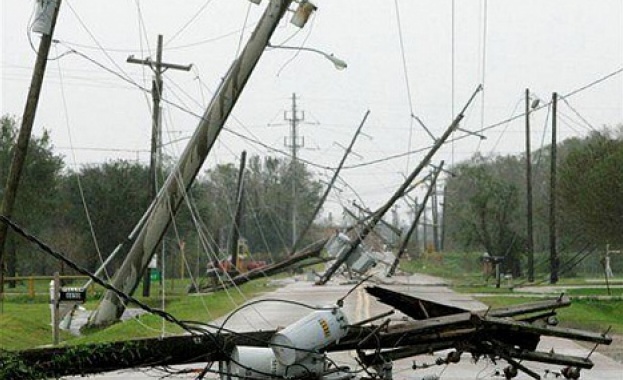 Коледна буря връхлетя Великобритания и Франция