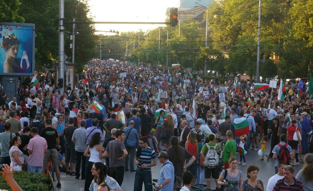 The Economist: Висок риск от протести в България през 2014