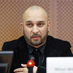 Бойко е изкарван като Дядо Коледа