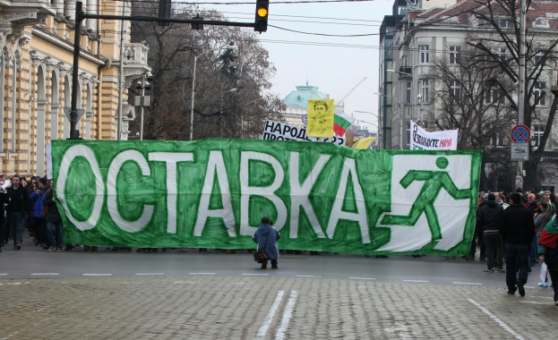 Финансовата загадка на протестърите