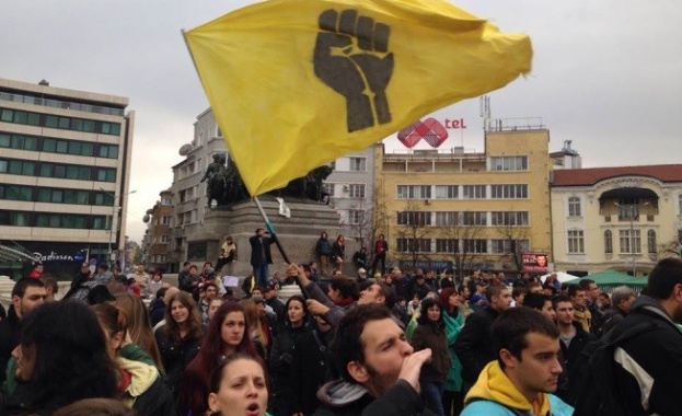 "Ранобудните" започват събиране на подписи в подкрепа на референдума