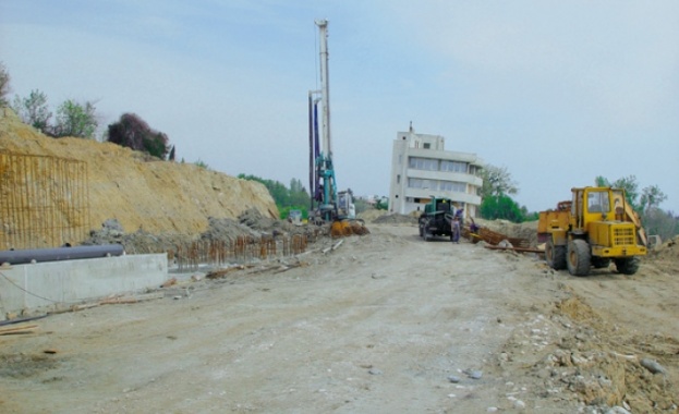 Екоактивисти спряха с жива верига бетоновози на плажа „Кабакум”