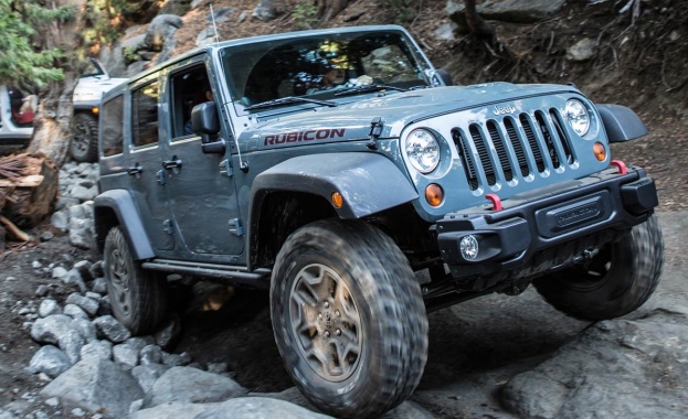 Арнолд Шварценегер подари джип на сина си за Коледа