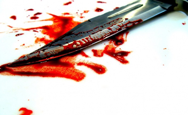 Двама с качулки биха и рязаха с нож 34-годишна радомирка 