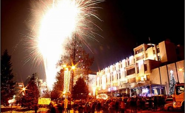 Баници с късмети, вино и печени прасенца очакват великотърновци в новогодишната нощ