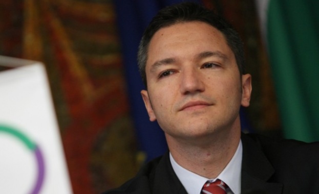 Вигенин представя предложенията за промени в Закона за дипломатическата служба