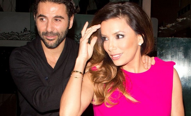 Ева Лонгория сияе покрай новия си приятел